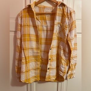 Aeropostale yellow and white plaid flannel button up shirt. Size: XS